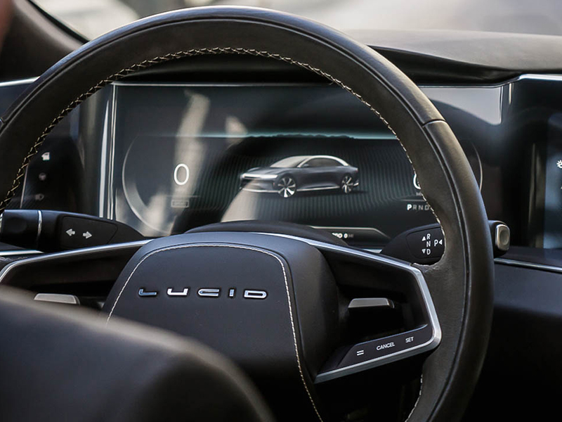 تعرف على مواصفات وسعر سيارة لوسيد أير الكهربائية الجديدة المنافسة لتسلا